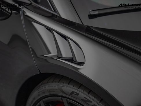 Used 2024 McLaren Artura image 3