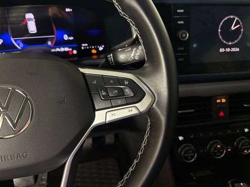 Used 2024 Volkswagen Taos SE w/ Panoramic Sunroof Package image 25