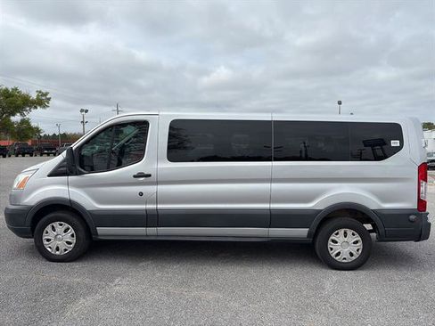 Used 2017 Ford Transit 350 XLT RWD image 4