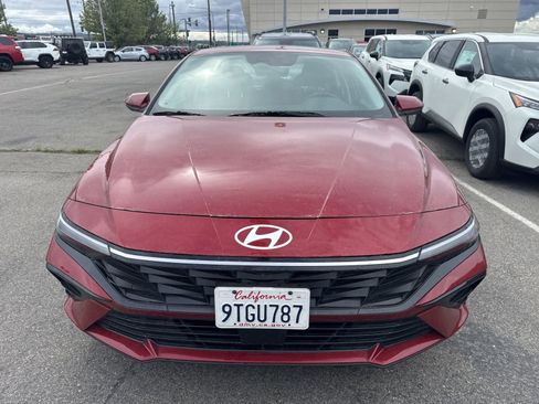 Used 2025 Hyundai Elantra SEL FWD image 2