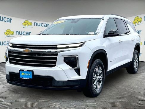 Used 2026 Chevrolet Traverse LT AWD/4WD image 3