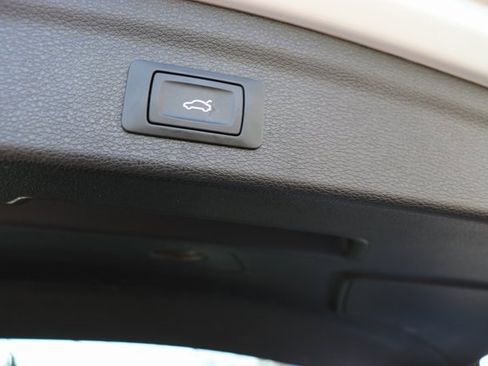 Used 2025 Audi Q3 2.0T Premium image 12