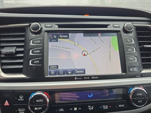 Used 2019 Toyota Highlander XLE image 31