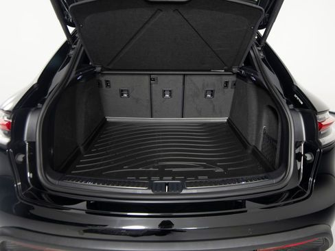 Certified 2026 Porsche Macan AWD/4WD image 44