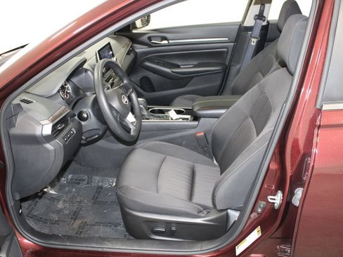 Used 2024 Nissan Altima 2.5 SV image 17