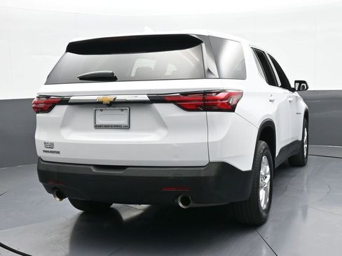 Used 2023 Chevrolet Traverse LS image 5