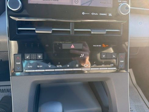 Used 2019 Toyota Avalon Limited image 25