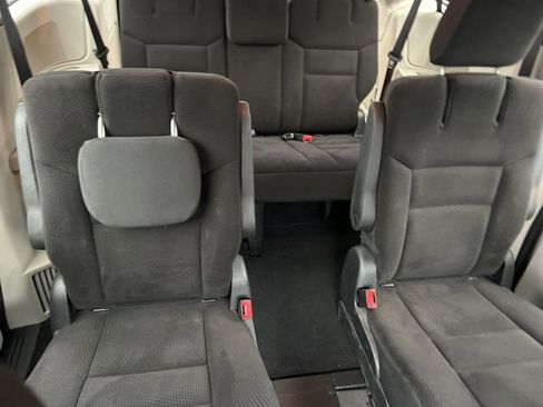 Used 2018 Dodge Grand Caravan SE w/ UConnect Hands-Free Group image 20