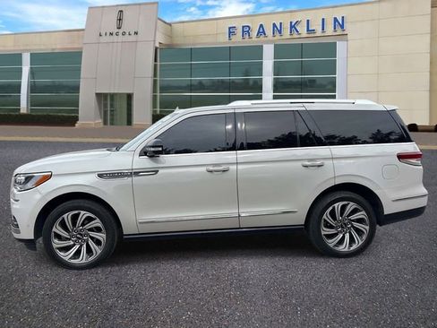 Used 2023 Lincoln Navigator Reserve AWD/4WD image 4