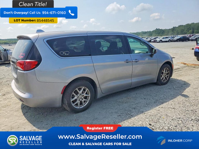 Used 2017 Chrysler Pacifica Touring FWD image 4