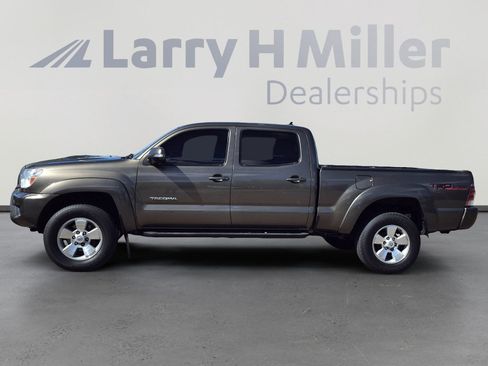 Used 2015 Toyota Tacoma PreRunner w/ TRD Sport Package RWD image 2