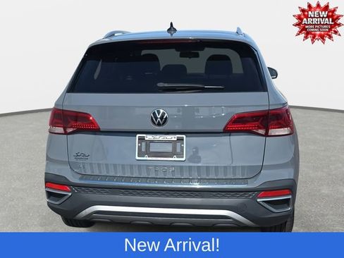 Used 2022 Volkswagen Taos SE image 6