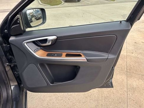 Used 2015 Volvo XC60 T6 w/ Proximity Package image 15