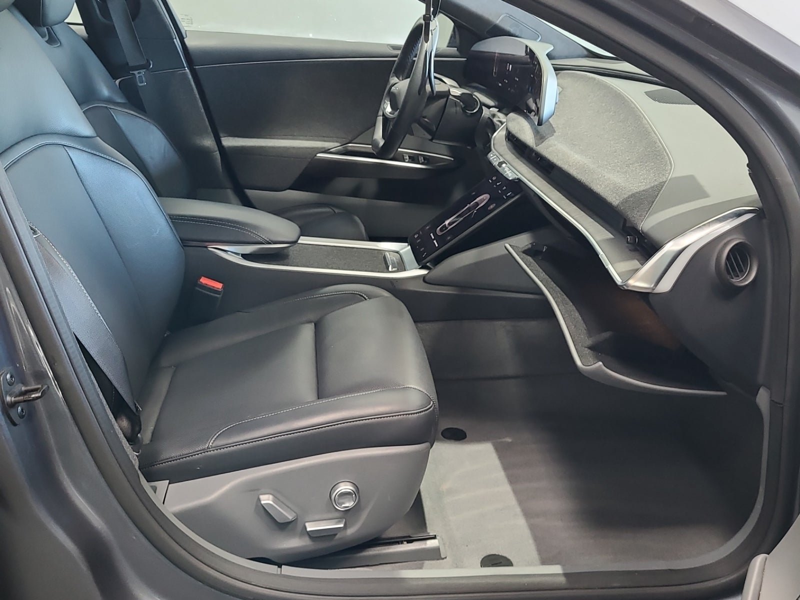 Used 2023 Lucid Air Pure AWD/4WD image 8