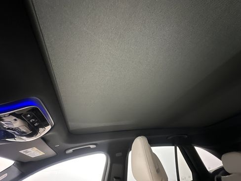 Used 2025 Mercedes-Benz GLC 300 4MATIC image 21