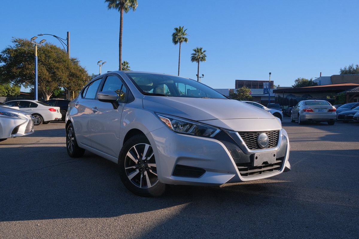 Used 2021 Nissan Versa SV FWD image 3