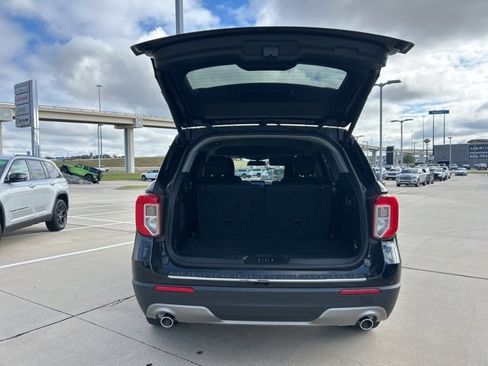 Used 2023 Ford Explorer Limited w/ Equipment Group 301A image 9