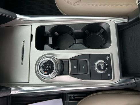 Certified 2022 Ford Explorer XLT w/ Equipment Group 202A image 33