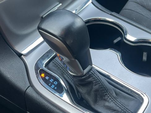 Used 2019 Jeep Grand Cherokee Laredo image 21