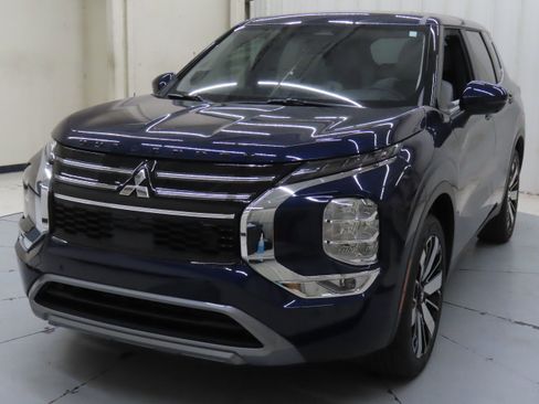 New 2025 Mitsubishi Outlander SE image 7