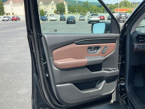 Used 2025 Honda Pilot Elite image 15