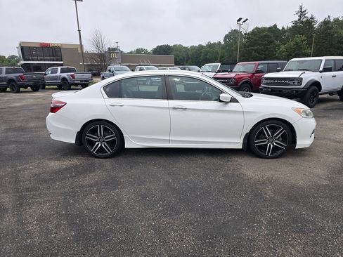 Used 2017 Honda Accord Sport image 6