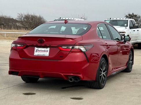 Used 2024 Toyota Camry SE image 10