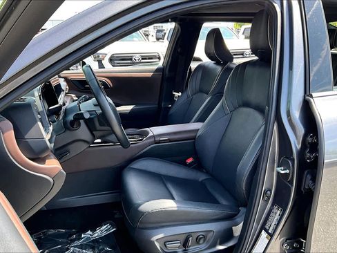 Used 2024 Toyota Crown Limited w/ Advanced Technology Package image 8