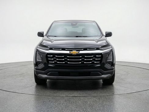 Used 2025 Chevrolet Equinox LT FWD image 2