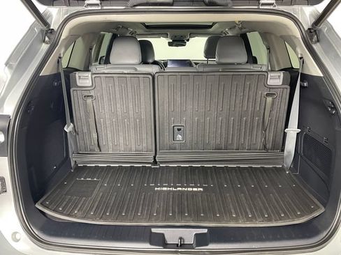 Used 2021 Toyota Highlander Platinum AWD/4WD image 17