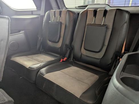 Used 2017 Ford Explorer XLT w/ Equipment Group 202A image 16