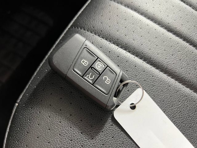 Used 2023 Volkswagen Tiguan SE FWD image 26