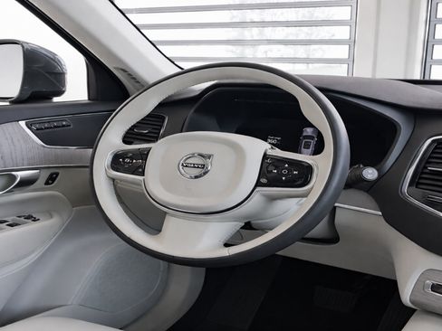 Certified 2025 Volvo XC90 B6 Plus w/ Protection Package Premier AWD/4WD image 16