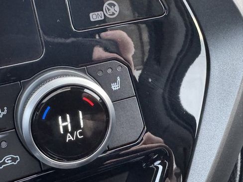 Certified 2023 Toyota Highlander XLE image 17