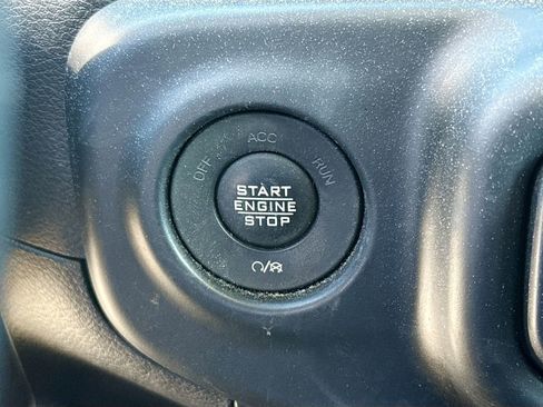 Used 2021 Jeep Gladiator Sport AWD/4WD image 15