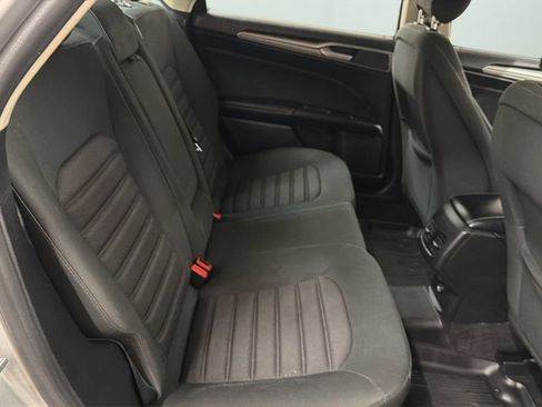 Used 2019 Ford Fusion SE AWD/4WD image 16