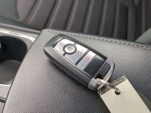 Used 2020 Ford Fusion SE image 36