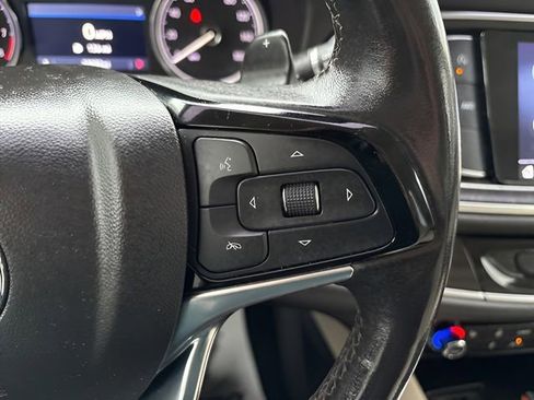 Used 2022 Buick Enclave Essence image 13