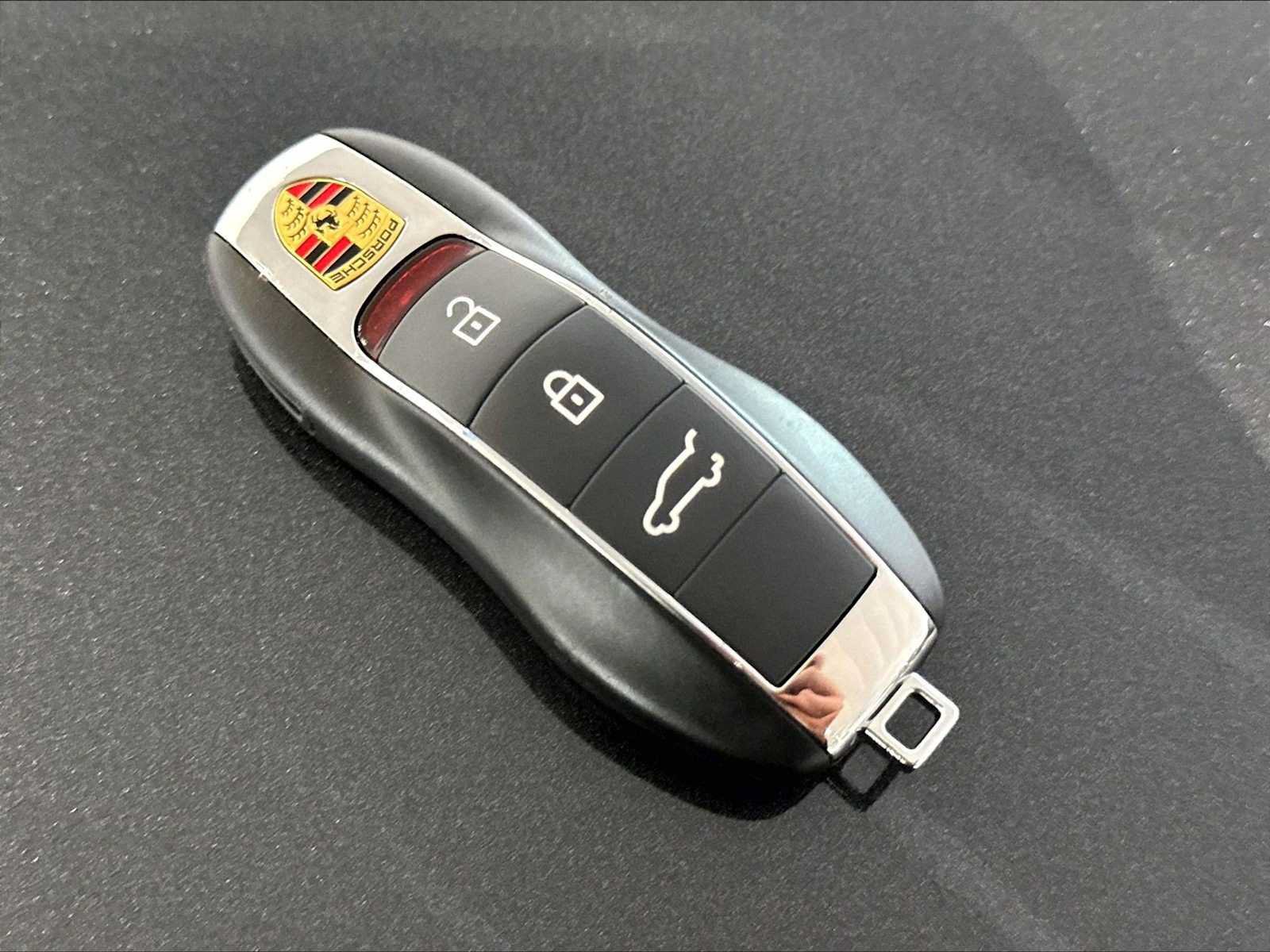 Used 2026 Porsche Macan AWD/4WD image 35