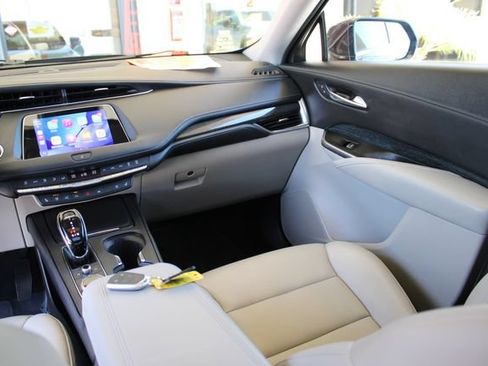 Used 2022 Cadillac XT4 Premium Luxury w/ Technology Package FWD image 13