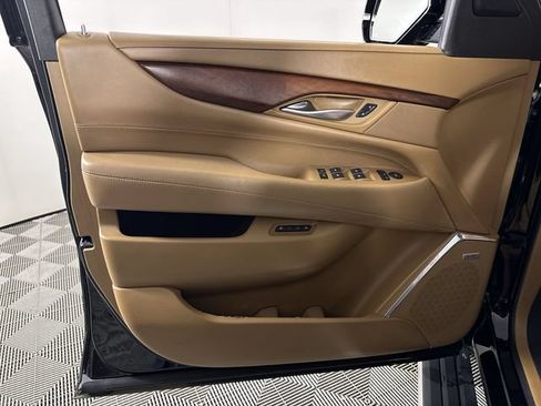 Used 2017 Cadillac Escalade Platinum AWD/4WD image 23