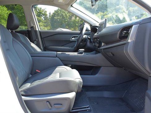 Used 2026 Nissan Rogue Platinum w/ Platinum Premium Package AWD/4WD image 32