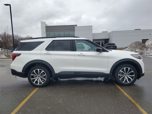 Used 2025 Ford Explorer ST-Line image 8