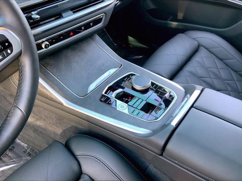 Used 2026 BMW X7 xDrive40i w/ M Sport Package image 16