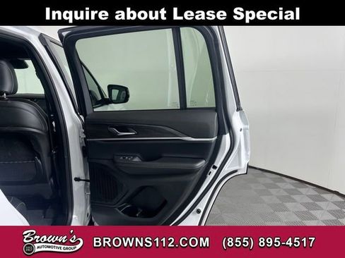 Used 2026 Jeep Grand Cherokee Altitude AWD/4WD image 45