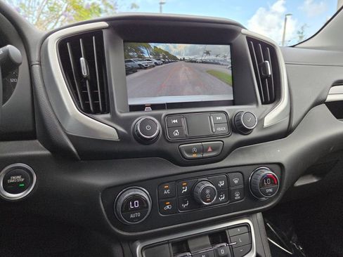 Used 2024 GMC Terrain SLT AWD/4WD image 30