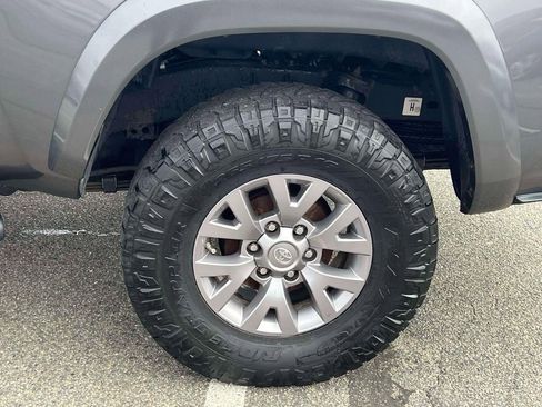 Used 2019 Toyota Tacoma SR5 w/ SR5 Appearance Package (SM) AWD/4WD image 7