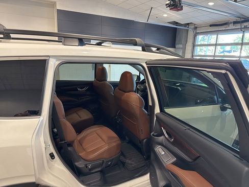 Used 2023 Subaru Ascent Touring AWD/4WD image 14