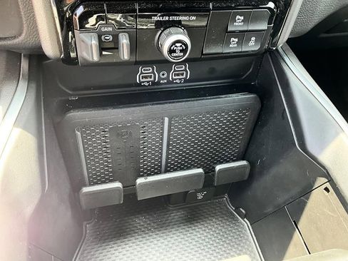 Used 2025 RAM 1500 Big Horn AWD/4WD image 23