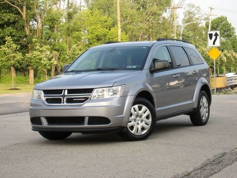 Used 2018 Dodge Journey SE FWD image 3